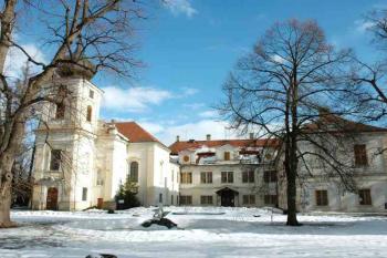 Zámecký komplex ( © Aleš Marek 02/2006)