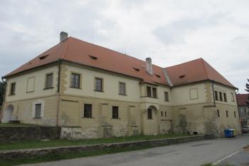 vých.strana zámku (© D Dohňanský, 07/2018)