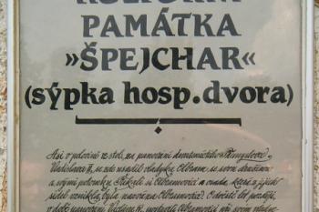 Informační deska sdružení Olbramovická tvrz ( © Filip Matoušek 07/2004)