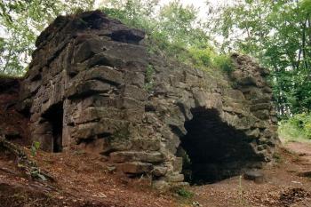 Zřícenina hradu Žampach (© Jiří Cukr, 07/2003)