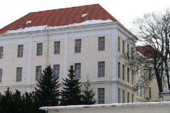 Hlavní budova ( © Pavel Vítek 01/2006)