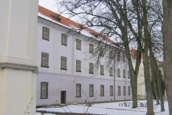 Hlavní budova od kostela sv. Františka Xaverského ( © Pavel Vítek 01/2006)
