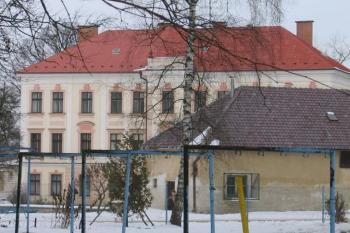 Zámecká budova ( © Pavel Vítek 01/2006)