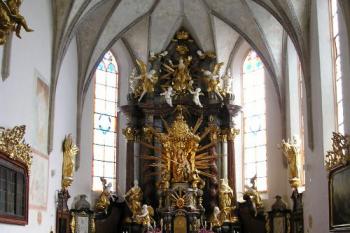 pohled do presbytáře (© de ardoise 08/2005)