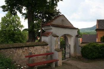 Barokní brána na hřbitov - vnitřní strana (© Ivan Grisa, 05/2008)