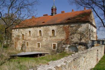 Západní průčelí zámku (© Lukáš Pechánek, 04/2010)