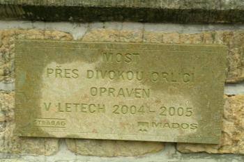 Nápis na mostě (© Hana Kubikova 05/2006)