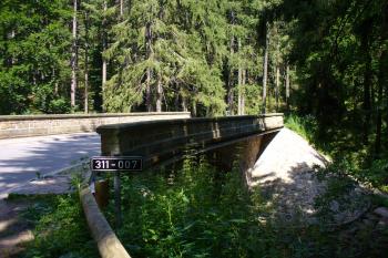 Pohled ze silnice (© Michaela Šikolová, 08/2008)