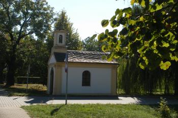 Kaple v Dolních Měcholupech (© Jiří Špaček, 10/2015)