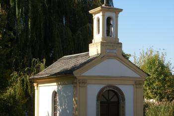 Kaple v Dolních Měcholupech (© Jiří Špaček, 10/2015)