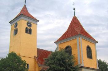 Kostel sv. Václava v Nehvizdech ( © Pavel Vítek 08/2007)