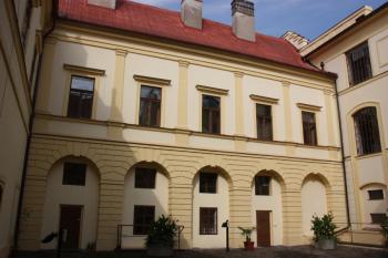 Nádvorní fasáda západního křídla ( © Ivan Grisa 09/2011)