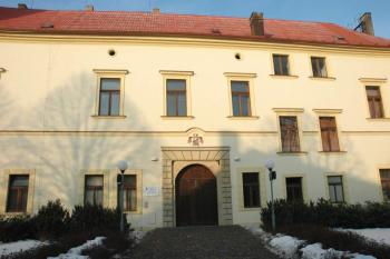 Vchod do zámku (© Aleš Marek 01/2006)