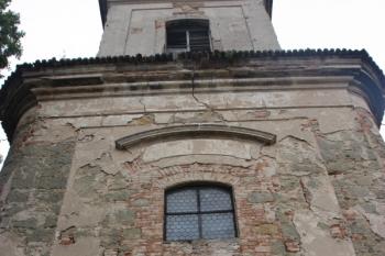 Horní část západního průčelí ( © Ivan Grisa 06/2011)