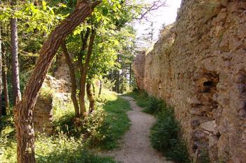 Interiér budovy dolního hradu ( © Roman Řezáč 08/2005)