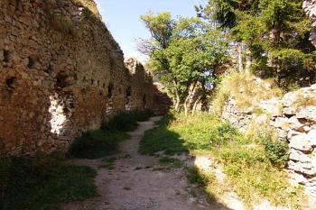 Interiér budovy dolního hradu ( © Roman Řezáč 08/2005)