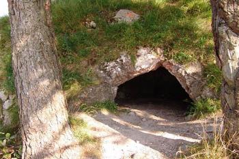 Jeskyně v horním hradu ( © Roman Řezáč 08/2005)