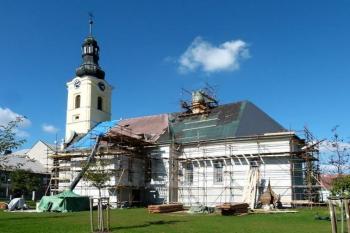 kostel při generální rekonstrukci (© Jan P. Štěpánek 10/2012)