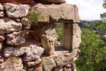 Architektonický článek ( © Roman Řezáč 08/2005)