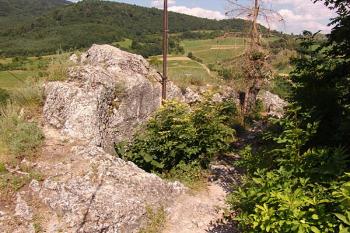 Strážnice vytesaná ve skále ( © Roman Řezáč 08/2005)