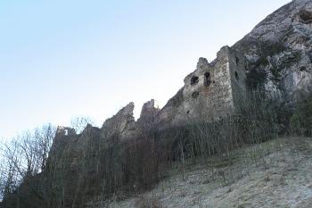 hrad Lednica od severozápadu ( © Jan P. Štěpánek 02/2008)