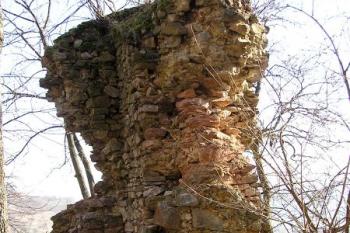 střep jižního nároží předhradí ( © Jan P. Štěpánek 02/2008)