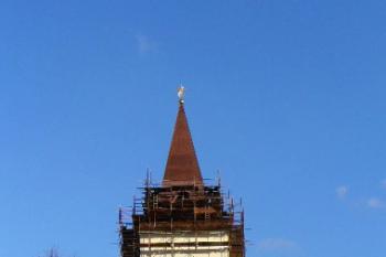 Nová střecha kostelní věže ( © František Papšík 05/2007)