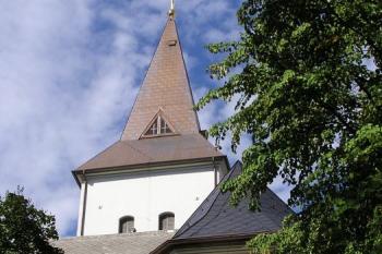 Kostel z bývalého zámeckého parku ( © Jan P. Štěpánek 09/2007)