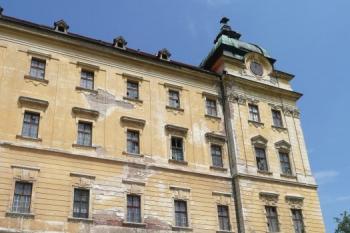 jihovýchodní nároží nového konventu ( © Jan P. Štěpánek 07/2009)