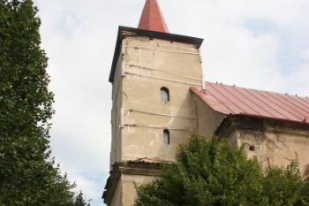 Západní věž stažená obručemi ( © Ivan Grisa 09/2011)