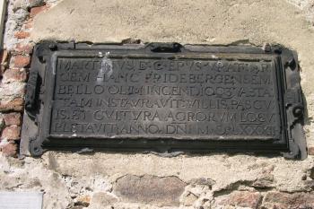 Pamětní deska z roku 1632 ( © Ivan Grisa 08/2004)