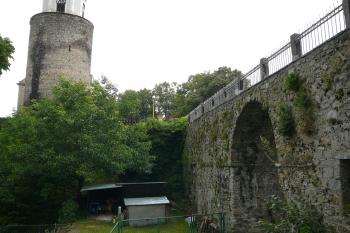 Zbytky hradu Žulová (© Vlastislav Mareček, 08/2011)