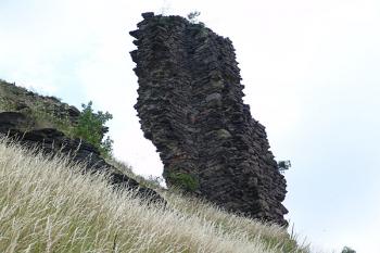 Střep hranolové věře na západním úbočí ( © Roman Řezáč 08/2005)