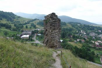 Střep hranolové věře na západním úbočí ( © Roman Řezáč 08/2005)