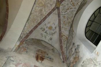 fresky na stropě jižní lodi kostela (© Jan P. Štěpánek 09/2012)