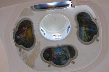 nástěnná freska jedné z bočních kaplí ( © Jan P. Štěpánek 09/2005)