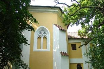 Gotická část kostela ( © Jiří Čížek 08/2005)