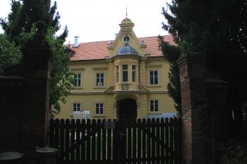 opravené průčelí (© Ondřej Moravanský, 08/2016)