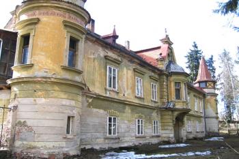 Pohled na zámek z parku ( © Pavel Vítek 04/2006)
