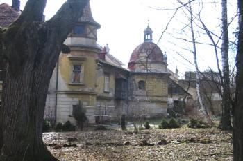 Zámek se zámeckou kaplí ( © Pavel Vítek 04/2006)