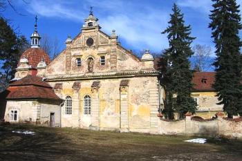 Pohled na zámek z hospodářského dvora ( © Pavel Vítek 04/2006)