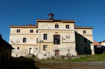 nádvorní průčelí zámku ( © Jan P. Štěpánek 10/2011)