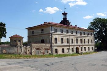 Zámek v Čížkově od severozápadu (© Jiří Cukr, 08/2013)
