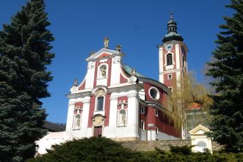 průčelí kostela od jihovýchodu (© Milan Caha 04/2010)