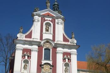 průčelí kostela od jihu (© Milan Caha 04/2010)