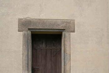 Portál v západní části rozšíření kostela u věže (© Ivan Grisa, 05/2008)
