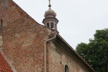 Kostel od jihozápadu ( © Ivan Grisa 06/2011)