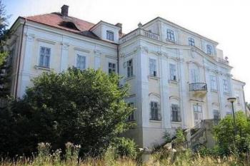 Hlavní průčelí (© Pavel Vítek 08/2005)