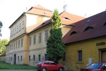 Hlavní budova zámku (© Pavel Vítek 08/2005)