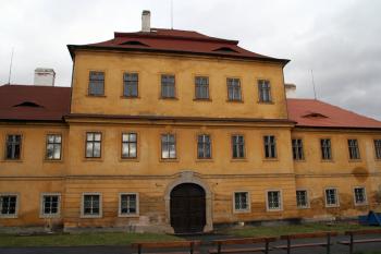 Parkové jihozápadní průčelí ( © iV 20.1.2008)